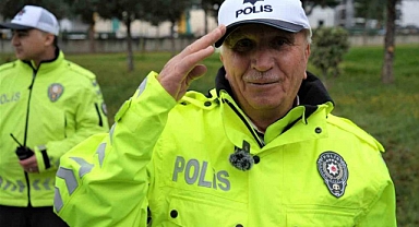 68 Yaşındaki Huzurevi Sakininin Polislik Hayali Gerçek Oldu; Anons Yaptı, Sürücüleri Denetledi