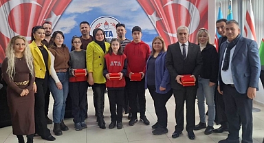 Ata Ortaokulu, Bağışçısı Osman Nuri Bakırcı İçin Akrostiş Şiir Yarışması Düzenledi