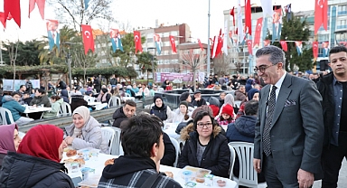 Bayrampaşa Belediyesi'nin İlk İftar Programına Binlerce Kişi Katıldı 