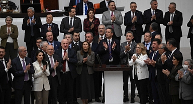 CHP'liler TBMM'de Diploma İptalini Protesto Etti