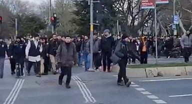 İstanbul Üniversitesi öğrencileri Saraçhane'ye Yürüdü