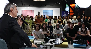 Başkan Alemdar Sakarya'da gençlerle koyu sohbette