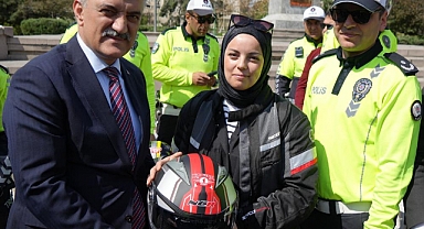 Motosiklet Sürücülerine Kask Hediye Edildi