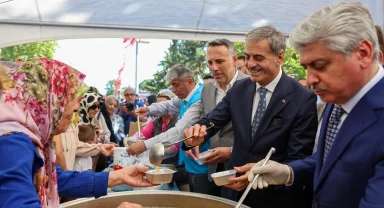 Sakarya'da bir günde 15 bin kişiye aşure ikramı