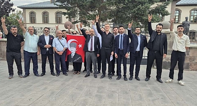 Erzurumlulardan, Erzurum Kongresi Binasının Önünden 'Süreç' Tepkisi