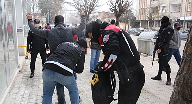 Polis Bir Memur Değil, Silahlı Bir Kamu Gücüdür..!