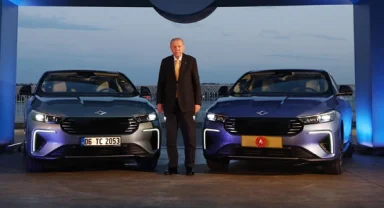 Cumhurbaşkanı Erdoğan’a Togg’un yeni modeli T10F hediye edildi