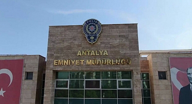 Hakkında Yakalama Kararı Verilen Emniyet Müdürü Teslim Oldu