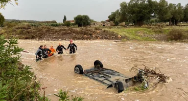 Foça’da yağış rekoru kırıldı! Ekipler seferber!