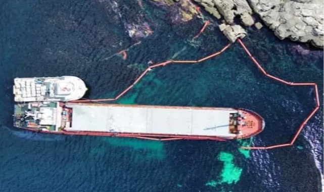 Karadeniz'de nefes kesen operasyon... Karaya oturan gemideki yakıt güvenle tahliye edildi!