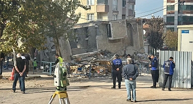 28 iş yeri 21 bina boşaltıldı! Zeminin tomografisi çekiliyor