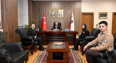 Polislerin Talebi Olmadan Makamında Onlarla Birebir Görüşmelere Başladı.