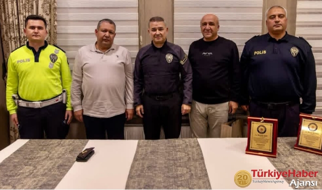 Gönüllerde Taht Kuran Trafik Polisleri Emekli Oldu