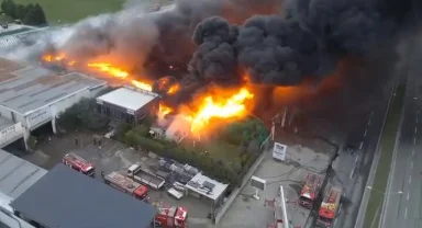 İstanbul Büyükçekmece’de fabrika yangını kontrol altında