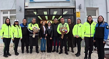 Trafik Levhalarını Temizleyen Öğrenciler Ödüllendirildi