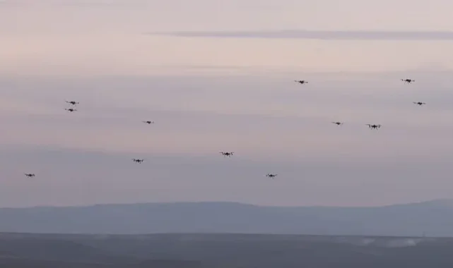 Türkiye'de ilk! Sürü İHA’lar gerçek mühimmatla hedefi vurdu