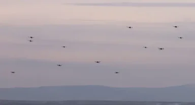 Türkiye'de ilk! Sürü İHA’lar gerçek mühimmatla hedefi vurdu