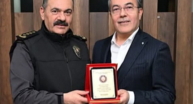 Hayırsever Vatandaşlara Plaket Takdim Edildi 