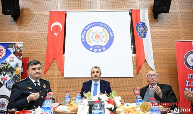 Vali Sezer, iftar sofrasında polislerle bir araya geldi