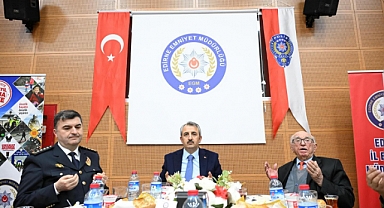 Vali Sezer, iftar sofrasında polislerle bir araya geldi