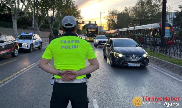 Sadece 4 Saatte 49 Bin 702 Araç Denetlendi 