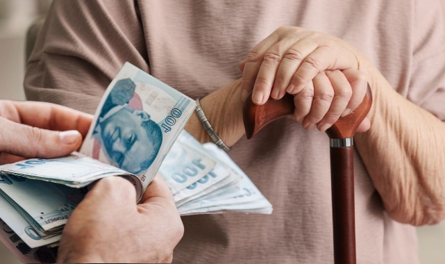 En düşük emekli aylığını 23 Bin 552 liraya yükselten madde kabul edildi