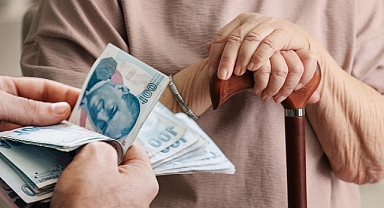 En düşük emekli aylığını 23 Bin 552 liraya yükselten madde kabul edildi