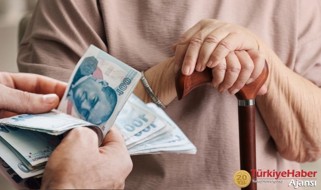 En düşük emekli aylığını 23 Bin 552 liraya yükselten madde kabul edildi
