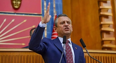 Özgür Özel CHP'deki son grup toplantısında 'yeni partiyi' duyurdu: 'Vakti gelmiş bir vedanın hüznü'