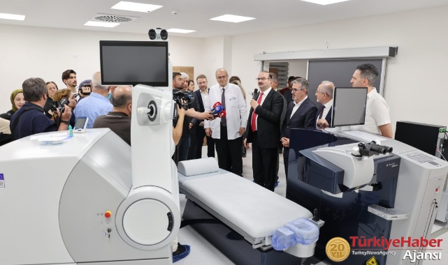 Türkiye'de Bir İlk: Atatürk Üniversitesi'nde Yapay Zeka Destekli Göz Cerrahisi Dönemi Başladı!