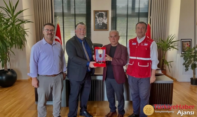 Gazeteci Cihan Fulser’e KIZILAY’dan Anlamlı Plaket