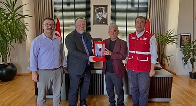 Gazeteci Cihan Fulser’e KIZILAY’dan Anlamlı Plaket