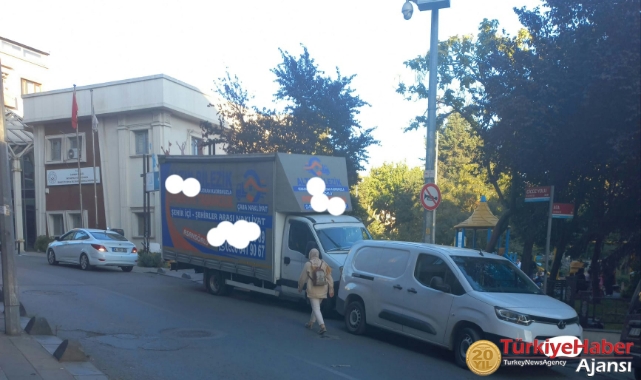 Bayrampaşa'da MOBESE Kameraları Önünde Kaldırım İşgali