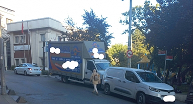 Bayrampaşa'da MOBESE Kameraları Önünde Kaldırım İşgali