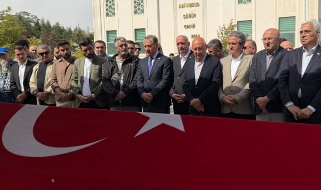 'Bizi bu hale getiren utansın' diyerek İntihar eden Şekeroğlu Son yolculuğuna uğurlanıyor