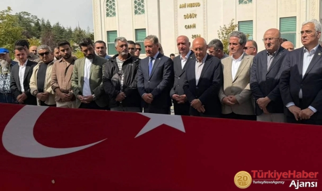 'Bizi bu hale getiren utansın' diyerek İntihar eden Şekeroğlu Son yolculuğuna uğurlanıyor