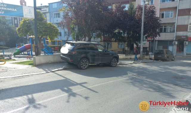 Bayrampaşa'da MOBESE Önünde İşgal Var Ama Neden Denetim Yok ?