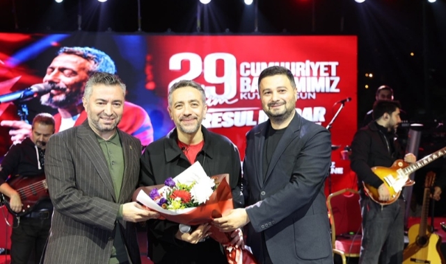 Kâğıthane'de Cumhuriyet Bayramı Resul Dindar Şarkılarıyla Renklendi