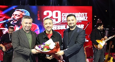 Kâğıthane'de Cumhuriyet Bayramı Resul Dindar Şarkılarıyla Renklendi