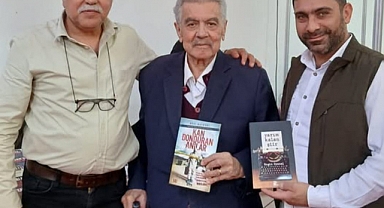 Polis Yazdığı Kitabı Hediye Verdi, Kitaplığında 4001 Kitabı Oldu