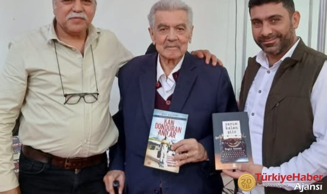 Polis Yazdığı Kitabı Hediye Verdi, Kitaplığında 4001 Kitabı Oldu