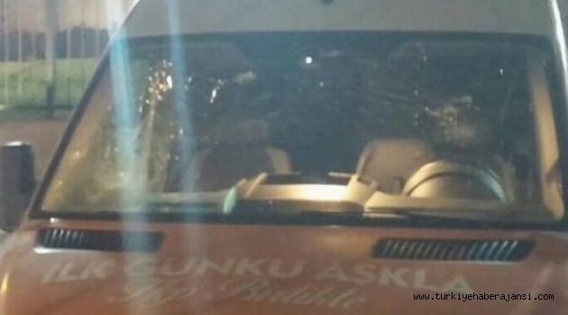 AK Parti Aracına Saldırı!