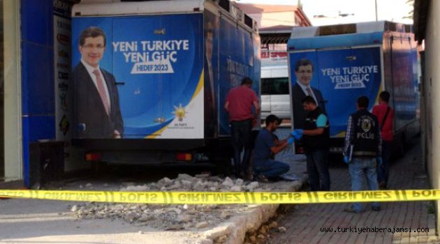 AK Parti Aracının Altından Bomba Çıktı