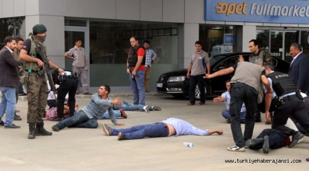 Akaryakıt İstasyonunda Silahlı Kavga: 4 Yaralı