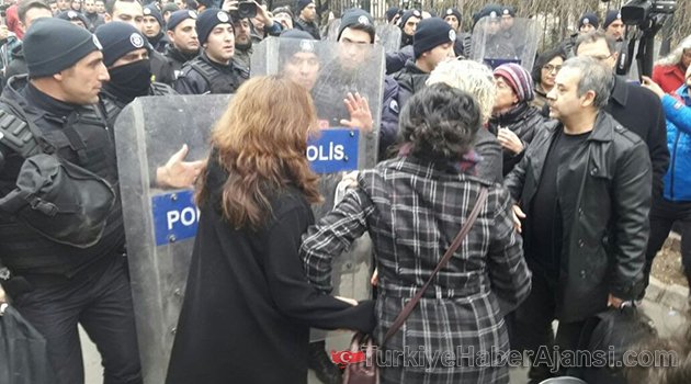 Ankara Üniversitesinde KHK Protestosu
