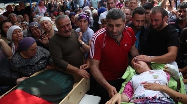 Annesini Sedye İle Son Kez Görmeye Geldi