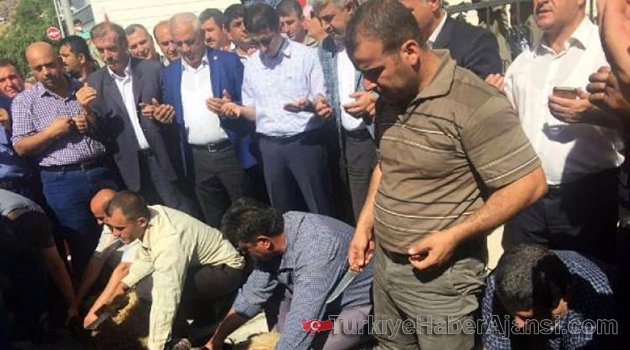 Aracına Bomba Atılan Kaymakam Göreve Başladı