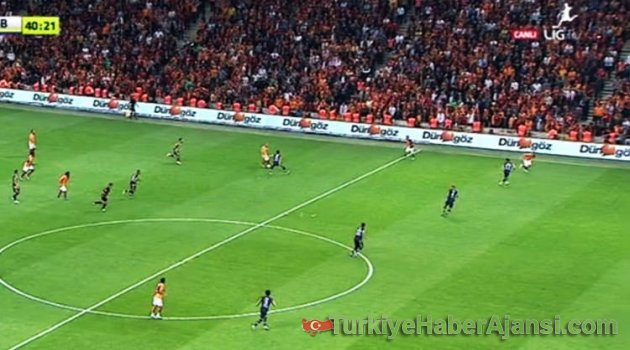 Arena'da G.Saraylıları Çıldırtan Pozisyon!