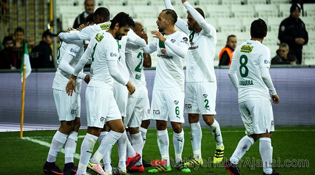 Arena'da Timsah Yürüyüşü!