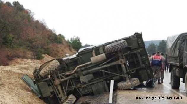 Askeri Araç Devrildi: 3 Yaralı